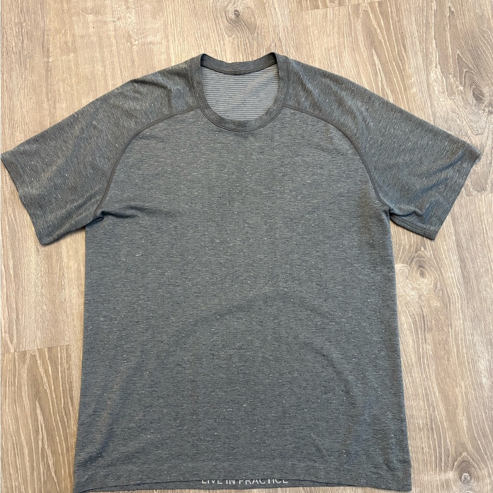 Men’s Large Lululemon Short Sleeve Tee